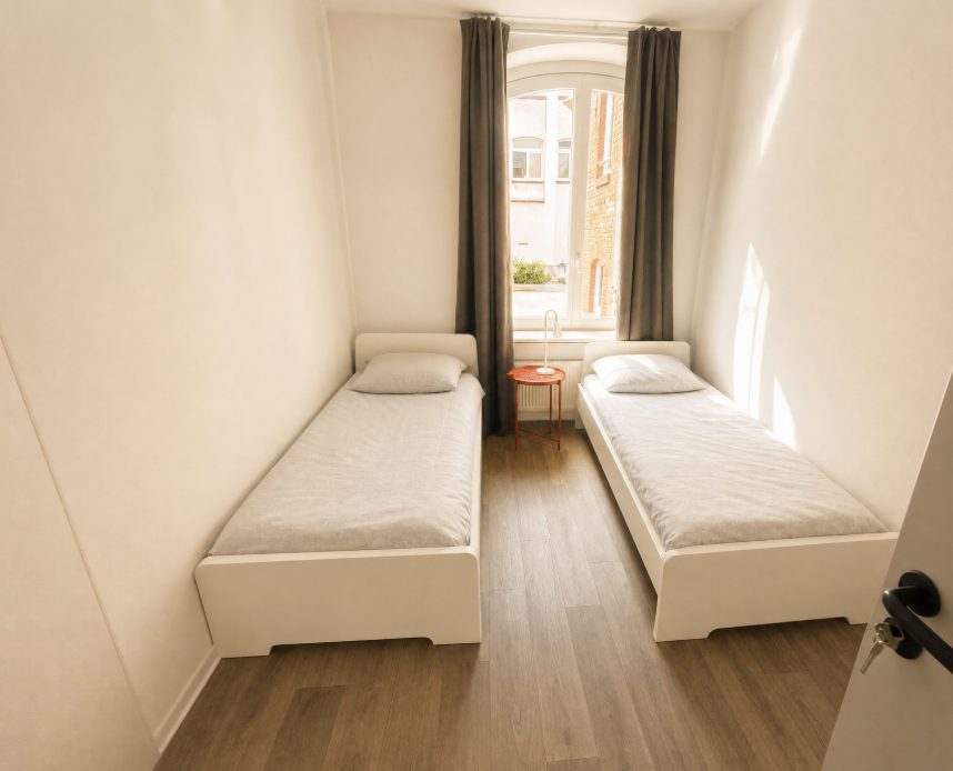 Zimmer mit zwei Einzelbetten für Klassenfahrten und Vereine